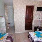 Трехместный (Трехместный номер с ванной), Гостевой дом У Светланы