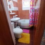 Двухместный (Двухместный номер с 2 отдельными кроватями и собственной ванной комнатой), Гостевой дом У Светланы