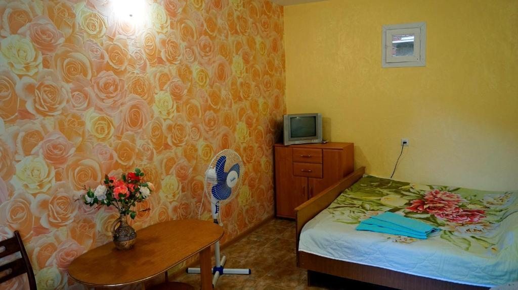 Трехместный (Бюджетный трехместный номер) гостевого дома Акварель, Витязево