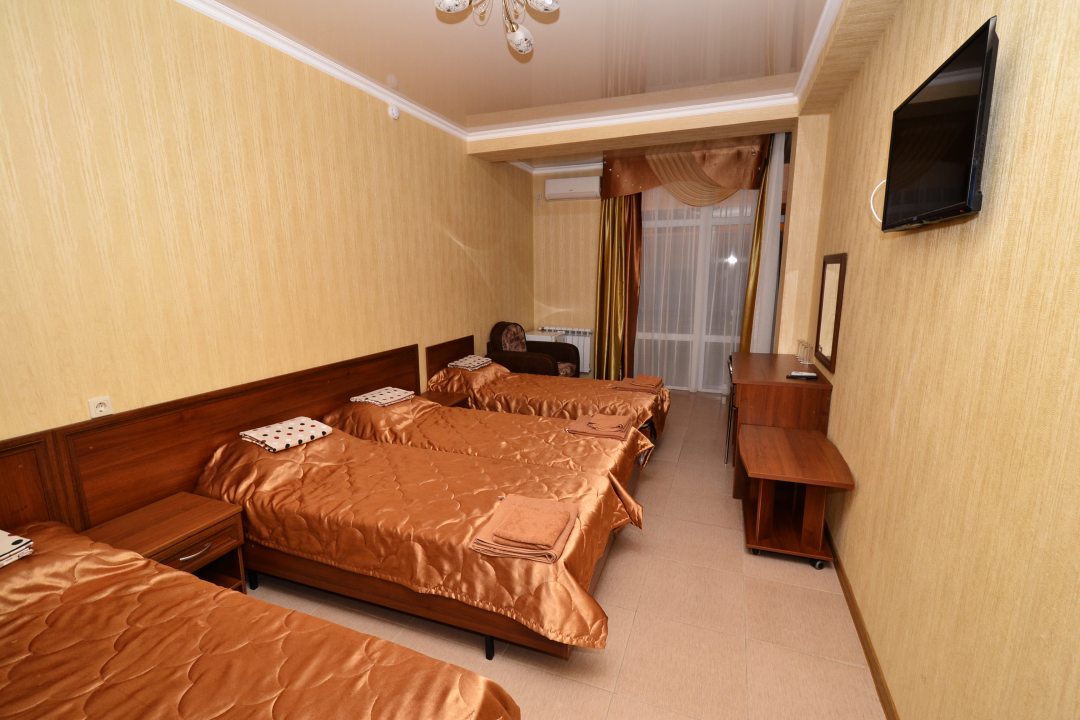 Четырехместный (Стандартный четырехместный номер с 4 одноместными кроватями) гостевого дома Елиза, Витязево
