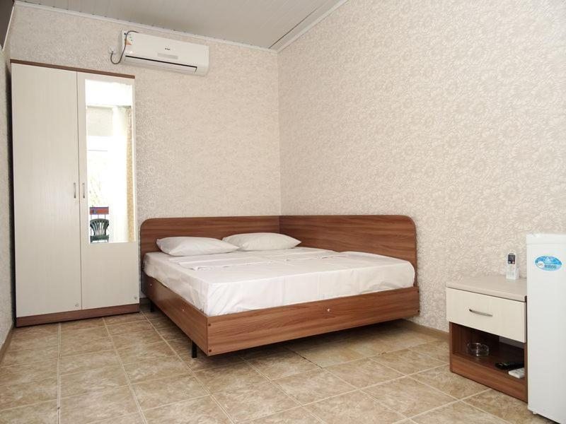 Двухместный (Улучшенный двухместный номер с 2 отдельными кроватями) гостевого дома Отдых у Марии, Витязево
