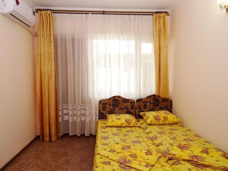 Двухместный (Двухместный номер с 1 кроватью или 2 отдельными кроватями и собственной ванной комнатой) гостевого дома На Черноморской 98, Витязево