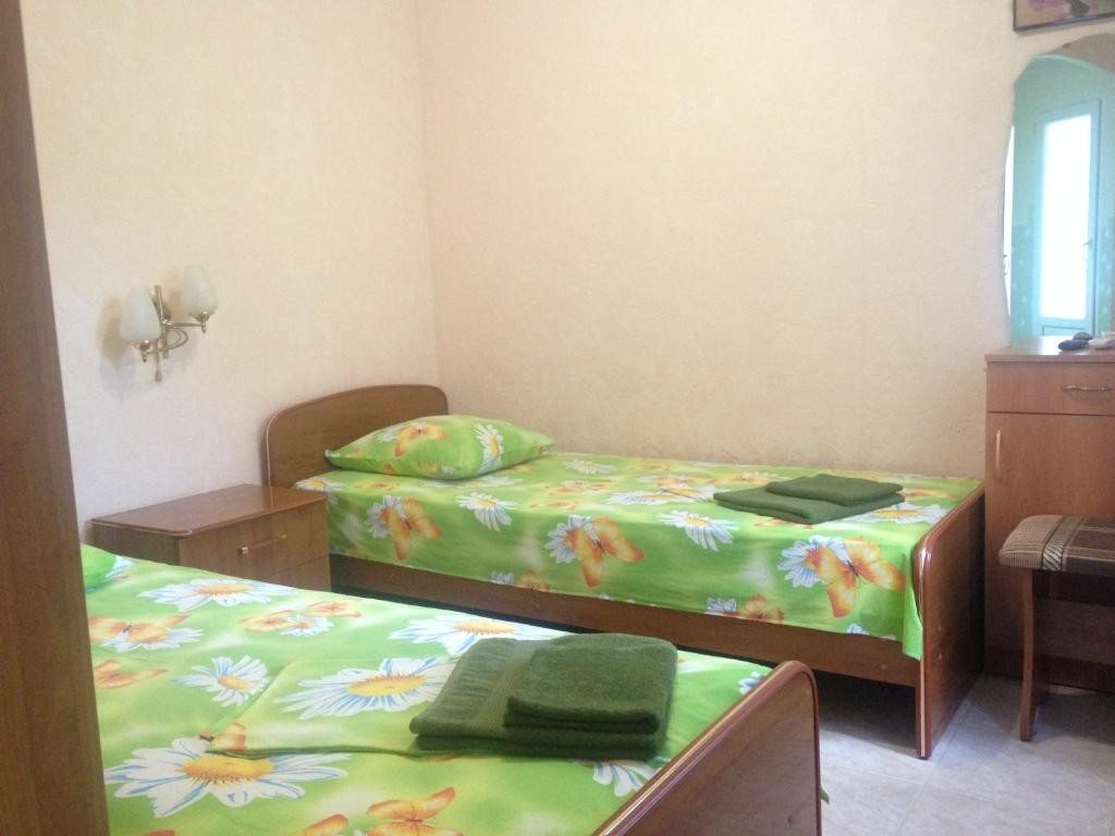 Двухместный (Двухместный номер с 2 отдельными кроватями и балконом.) гостевого дома Виола, Витязево