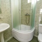 Трёхместный и более (Трехместный номер Комфорт с двумя балконами), Гостиница У моря