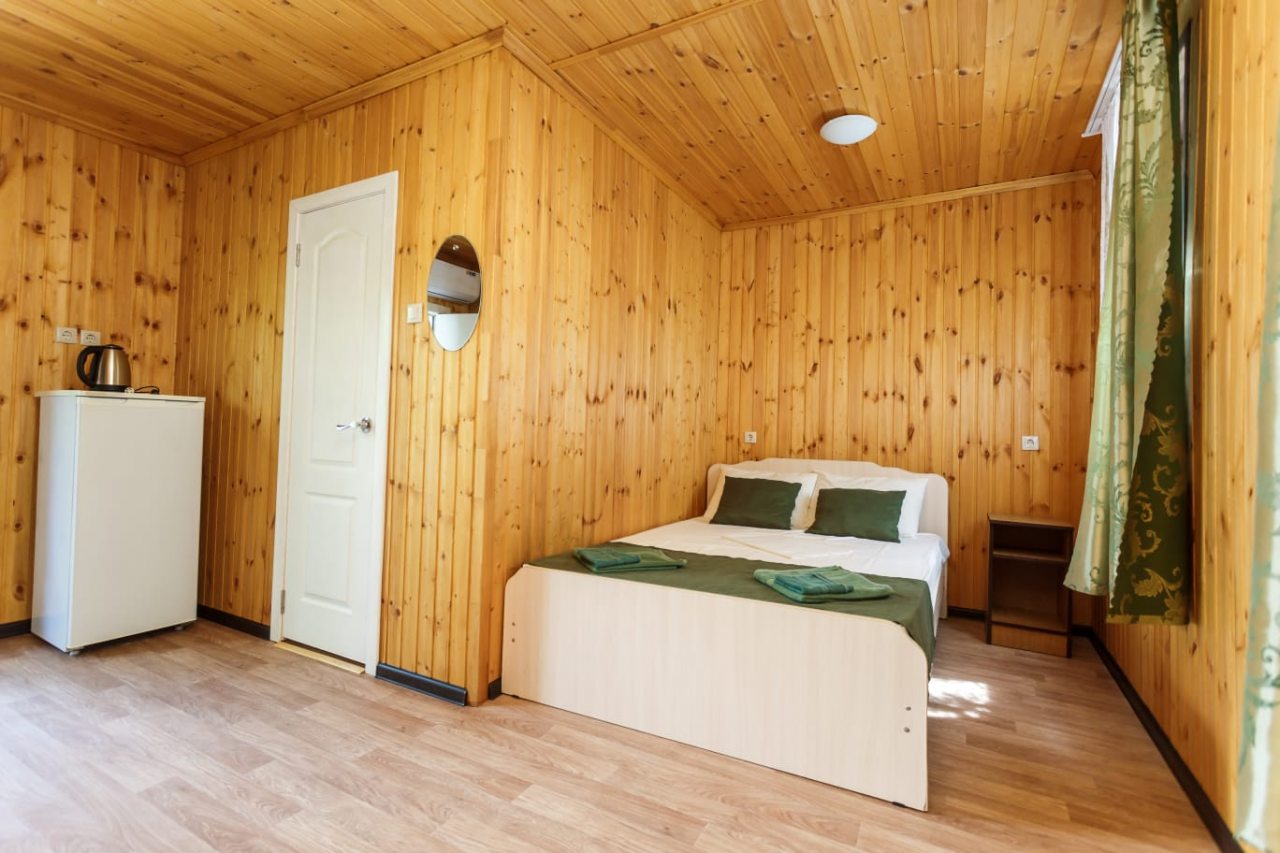 Трёхместный и более (Трехместный номер Эконом в летнем домике), Гостиница У моря