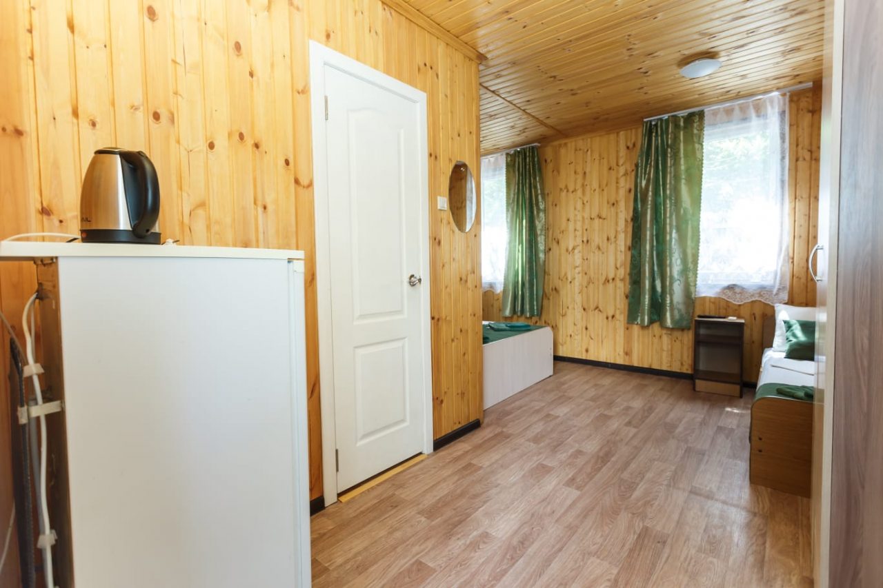 Трёхместный и более (Трехместный номер Эконом в летнем домике), Гостиница У моря