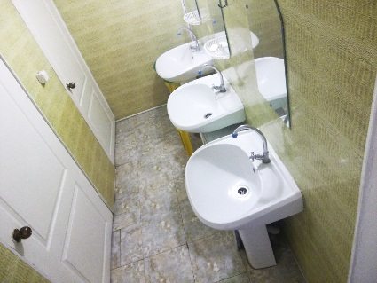Трехместный (Трехместный номер с общей ванной комнатой) мини-отеля На Черноморской 100, Витязево