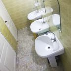 Трехместный (Трехместный номер с общей ванной комнатой), Мини-отель На Черноморской 100