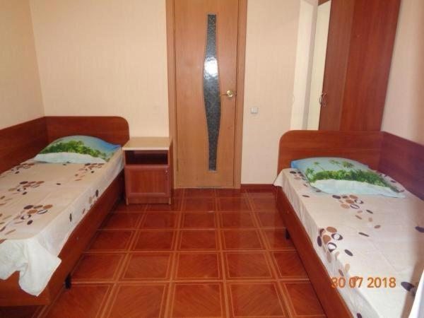 Двухместный (Двухместный номер с 2 двуспальными кроватями) гостевого дома Майя, Витязево