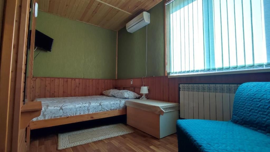 Двухместный (Двухместный номер Делюкс с 1 кроватью + дополнительная кровать) гостевого дома Горлинка, Витязево