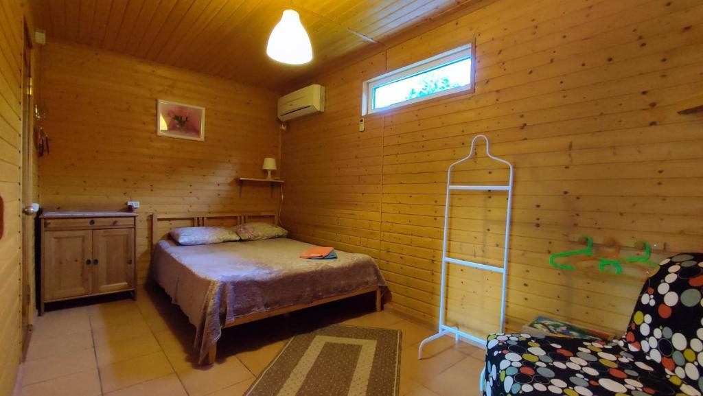Двухместный (Номер с кроватью размера queen-size и дополнительной кроватью) гостевого дома Горлинка, Витязево
