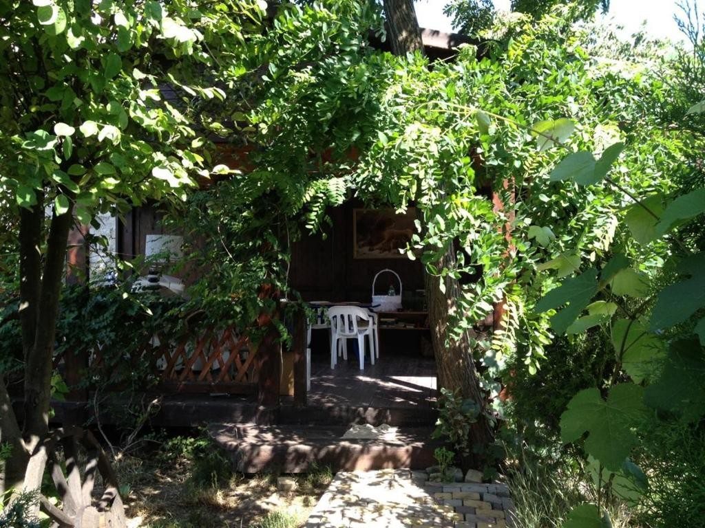 Семейный (Семейный номер с видом на сад) гостевого дома Мавропуло, Витязево