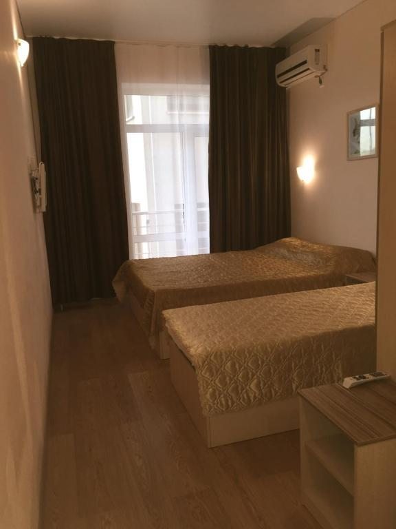 Двухместный (Двухместный номер с 1 кроватью или 2 отдельными кроватями и дополнительной кроватью) гостиницы Прованс, Витязево