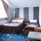 3 местный номер с санузлом и душем .