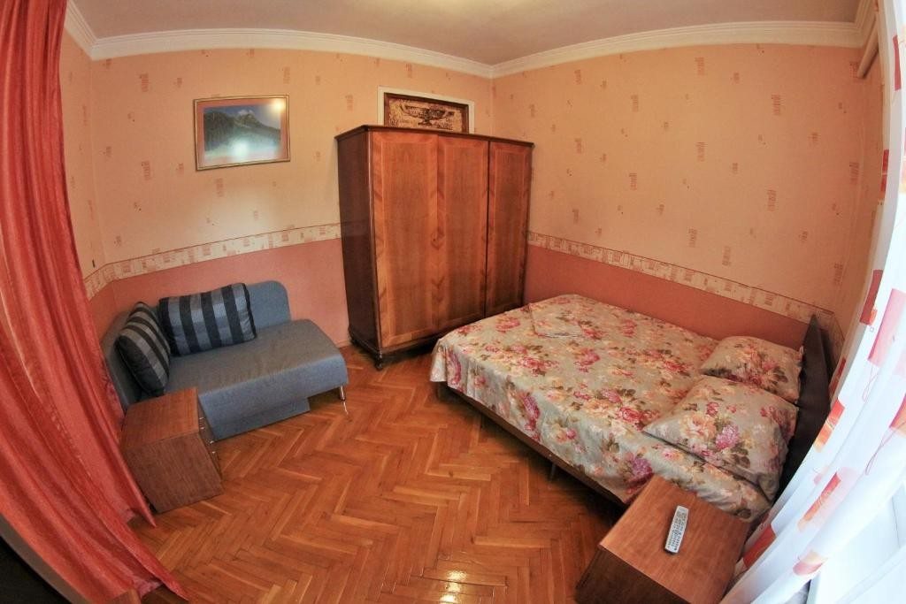 Трехместный (Стандартный трехместный номер) гостевого дома на Луначарского 46, Геленджик