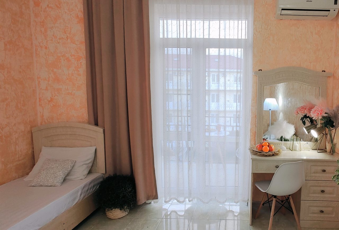 Четырехместный (Четырехместный комфорт с боковым видом на море) гостиницы Золотой берег, Витязево