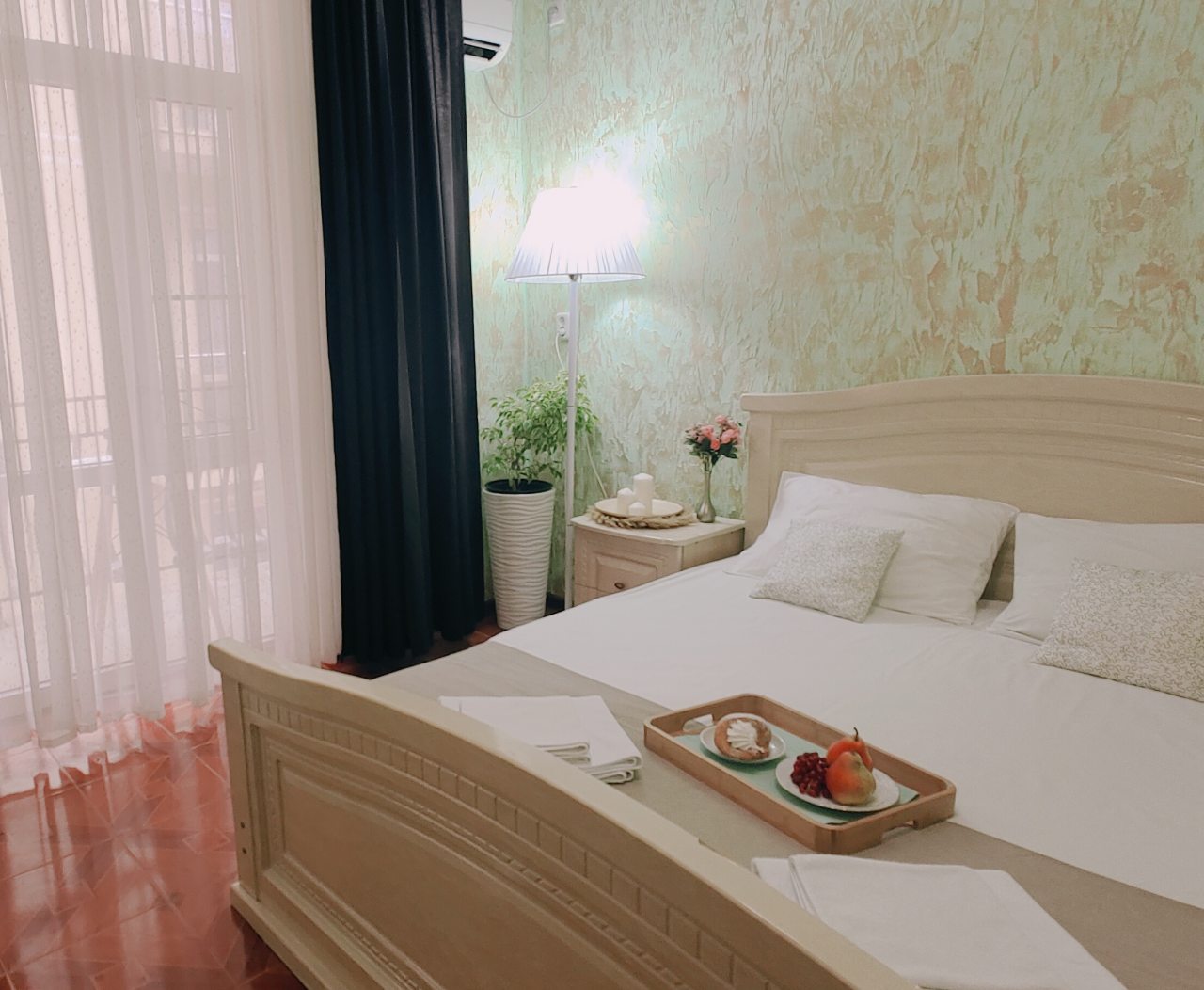 Трехместный (Трехместный комфорт с боковым видом на море) гостиницы Золотой берег, Витязево