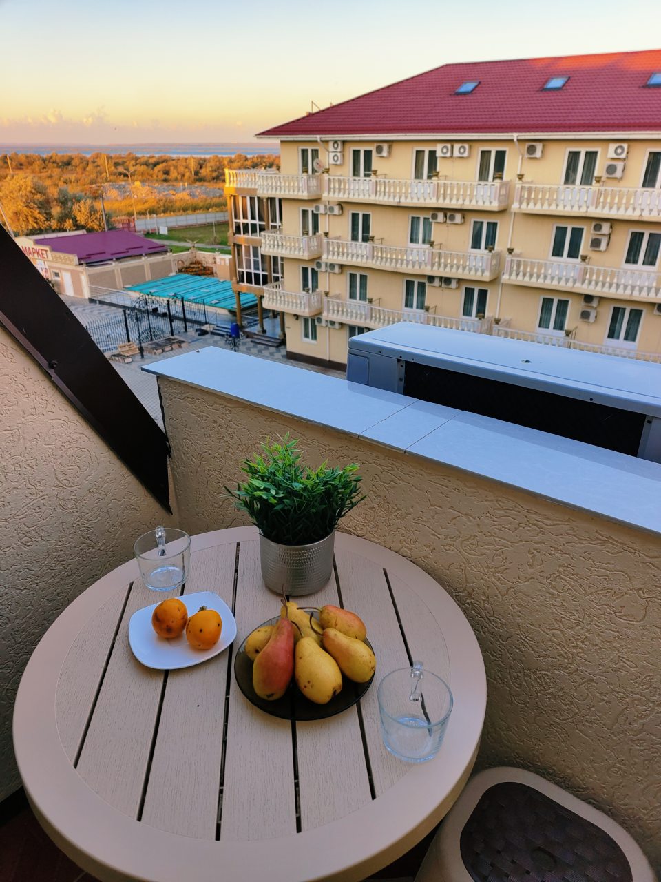 Шестиместный (Комфорт с боковым видом на море), Гостиница Золотой берег