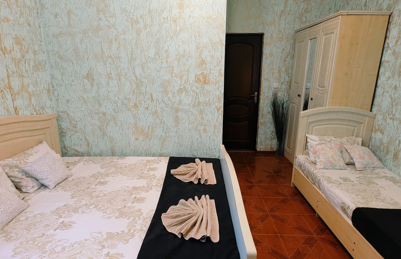 Трехместный (Стандарт трехместный с французским балконом), Гостиница Золотой берег