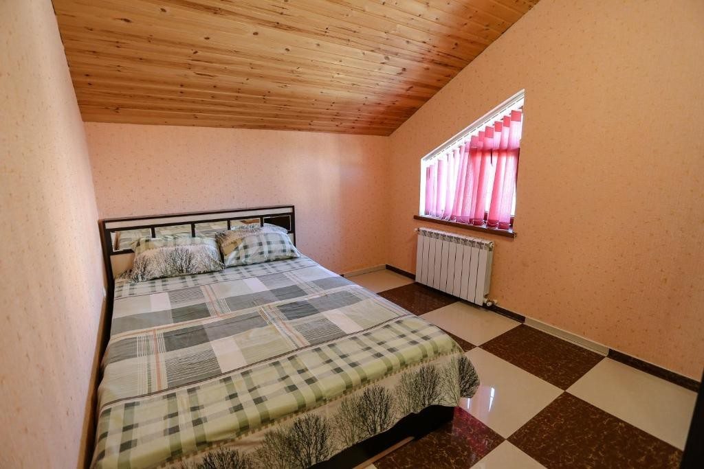 Семейный (Семейный номер с общей ванной комнатой) гостевого дома Адель на Грибоедова, Геленджик