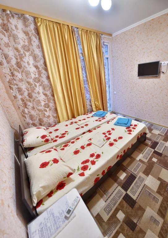 Двухместный (Стандартный двухместный номер с 2 отдельными кроватями) гостевого дома Азимут, Геленджик