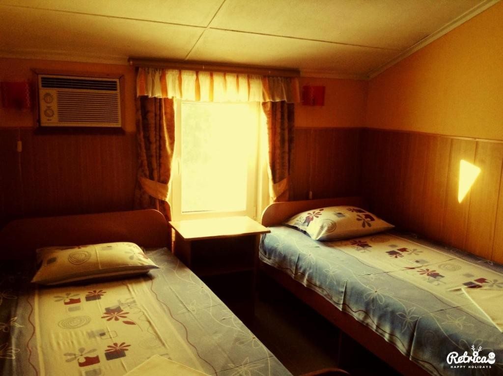 Двухместный (Бюджетный двухместный номер с 2 отдельными кроватями) гостевого дома Батур, Геленджик