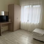 Семейный (Со своим балконом 2х комнатный), Гостевой дом Ривьера