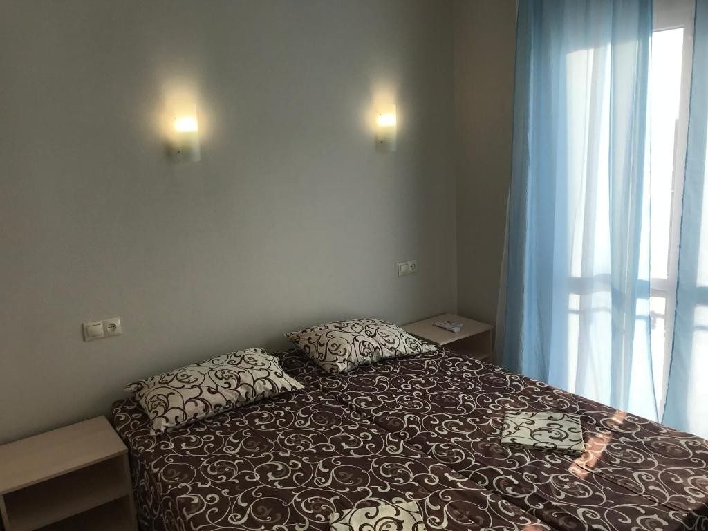 Двухместный (Стандартный двухместный номер с 1 кроватью или 2 отдельными кроватями и балконом) гостевого дома Инжир, Геленджик