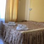 Трехместный (Улучшенный трехместный номер), Отель Элина