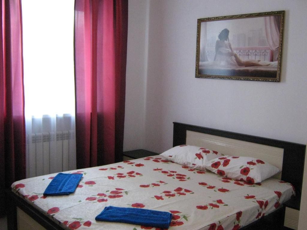 Двухместный (Двухместный номер с двуспальной кроватью и дополнительной кроватью) гостевого дома Мечта у моря, Геленджик