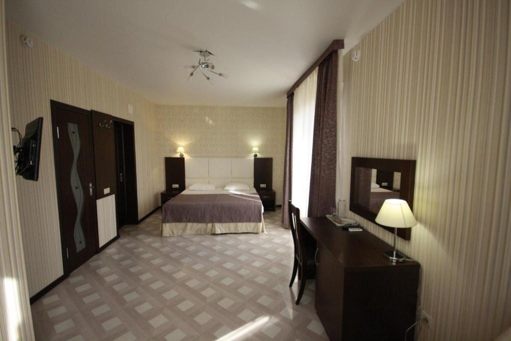 Двухместный (Двухместный номер с 1 кроватью, дополнительной кроватью и балконом) отеля Мечта, Геленджик