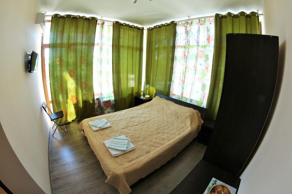 Двухместный (Двухместный номер с 1 кроватью и балконом) гостевого дома На Островского, Геленджик