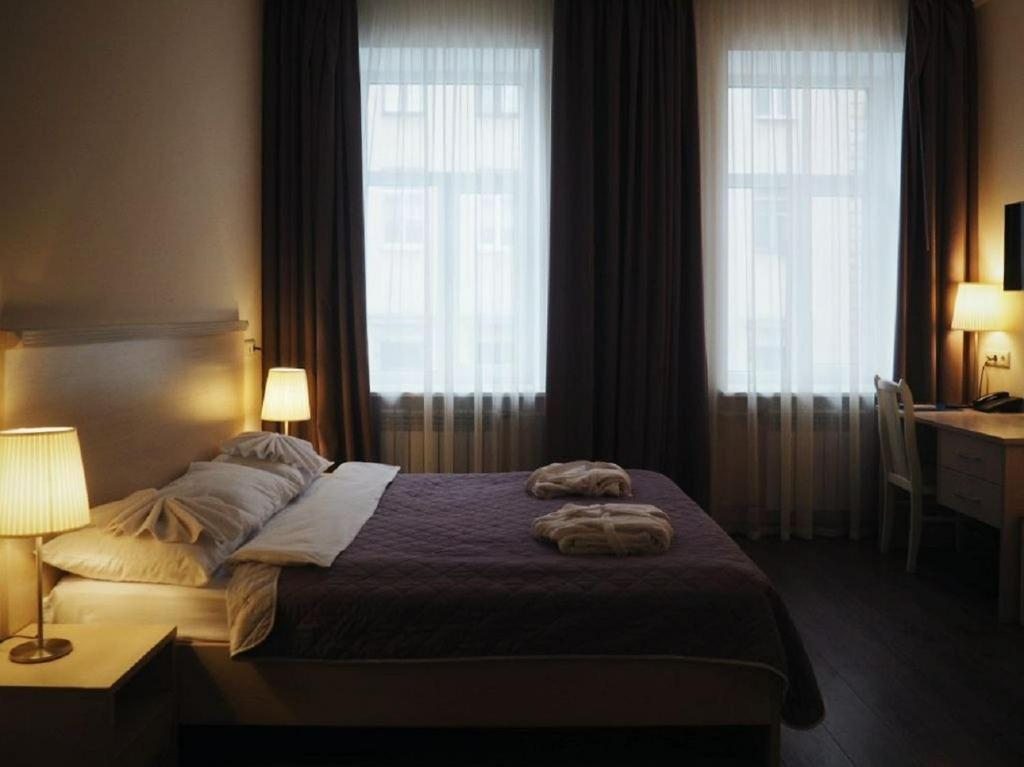 Двухместный (Улучшенный двухместный номер с 1 кроватью или 2 отдельными кроватями) мини-отеля Игрок, Санкт-Петербург