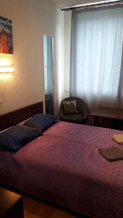 Двухместный (Улучшенный двухместный номер с 1 кроватью) гостиницы Уют, Москва