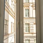 Четырехместный (Апартаменты Адмиралтейство), Меблированные комнаты Bronza