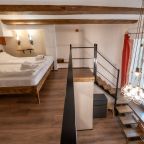 Двухместный (Студия), Меблированные комнаты Bronza