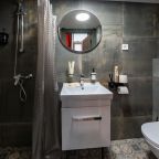 Двухместный (Студия), Меблированные комнаты Bronza