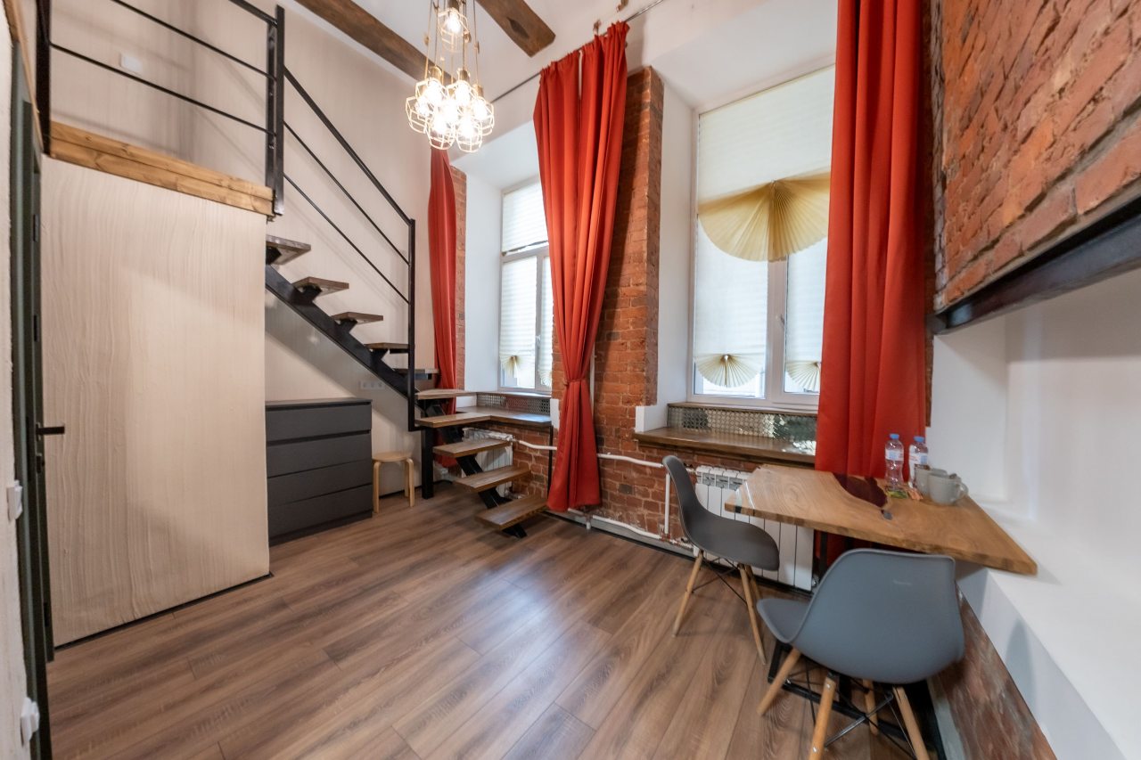 Двухместный (Студия), Меблированные комнаты Bronza