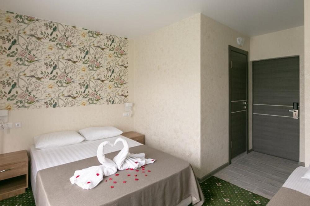 Двухместный (Улучшенный двухместный номер с 1 кроватью), Отель H2O