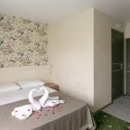 Двухместный (Улучшенный двухместный номер с 1 кроватью), Отель H2O