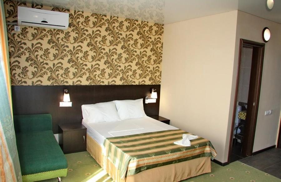 Двухместный (Улучшенный двухместный номер с 1 кроватью), Отель H2O