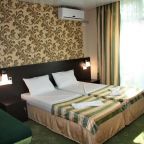 Двухместный (Улучшенный двухместный номер с 1 кроватью), Отель H2O