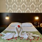 Двухместный (Улучшенный двухместный номер с 1 кроватью), Отель H2O