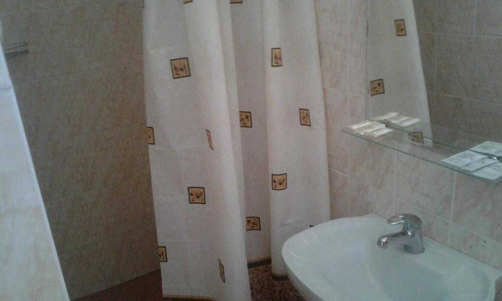 Семейный (Cемейный номер с собственной ванной комнатой) гостевого дома Голубая Бухта на Кипарисовой, Геленджик