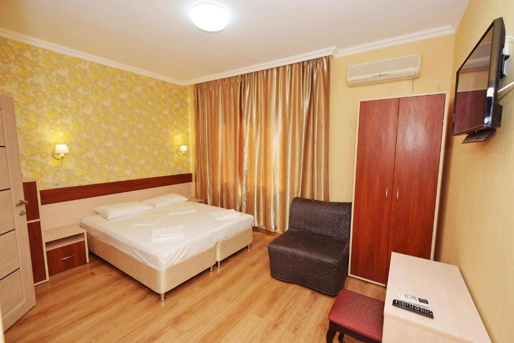 Двухместный (Стандартный двухместный номер с 1 кроватью или 2 отдельными кроватями) гостевого дома ЮГ-Отель, Геленджик