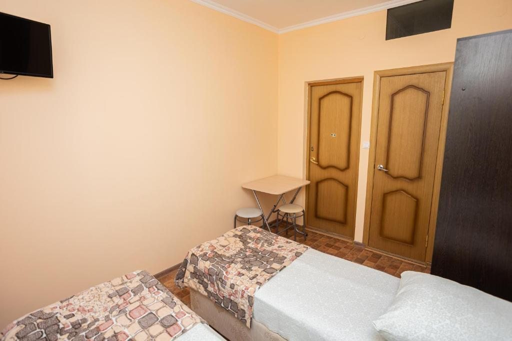 Двухместный (Стандартный двухместный номер с 2 отдельными кроватями) гостевого дома Сосновка, Геленджик