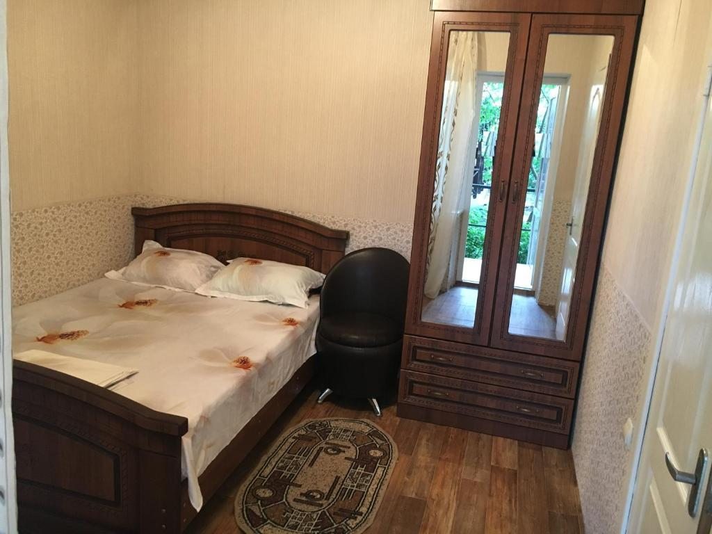 Двухместный (Двухместный номер с 1 кроватью и собственной ванной комнатой) гостевого дома на Красных Партизан 4, Геленджик