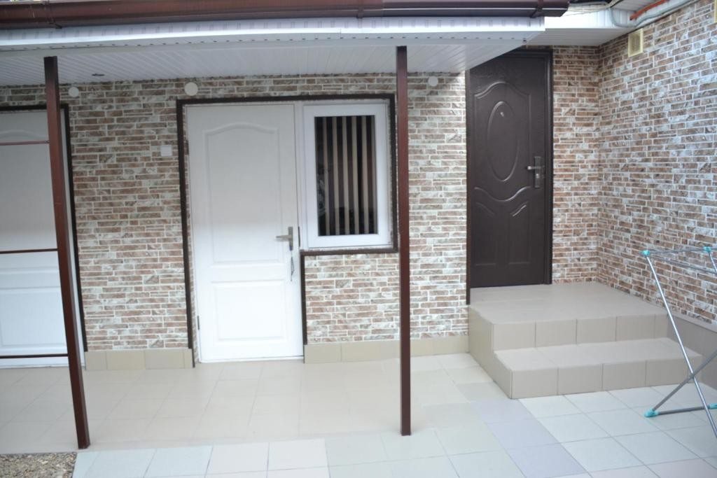 Трехместный (Трехместный номер с основными удобствами и общей ванной комнатой) гостевого дома Калифея, Геленджик