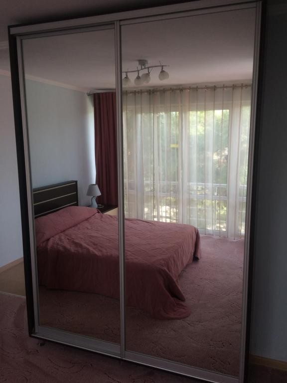 Двухместный (Двухместный номер с двуспальной кроватью и дополнительной кроватью) гостевого дома Бавария, Геленджик