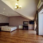 Семейный (Семейный номер с балконом), Guest House on Kabardinskoy 1